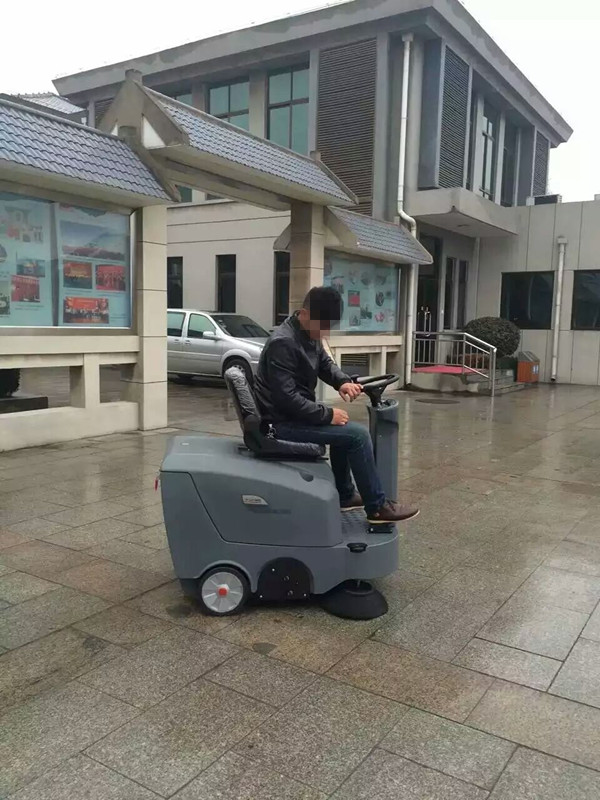 與人工相比、電動掃地車的優(yōu)勢