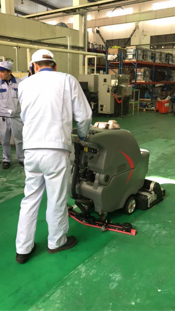 工廠洗地機(jī)的油污地面清潔洗地效果怎么樣？